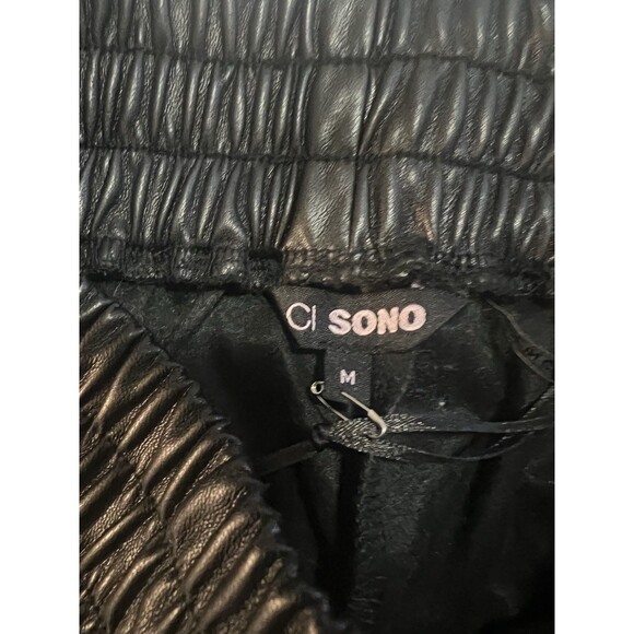 CI Sono Vegan Leather Woman’s Pull On Shorts W/ Pockets Size M Spring Wear NWOT - Picture 3 of 5